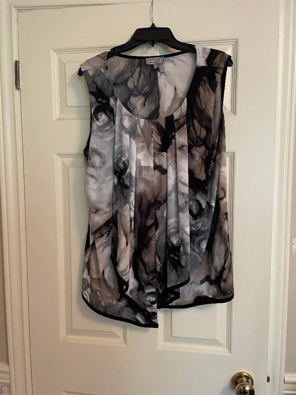 Laura Sleeveless Pleated Blouse sized XL